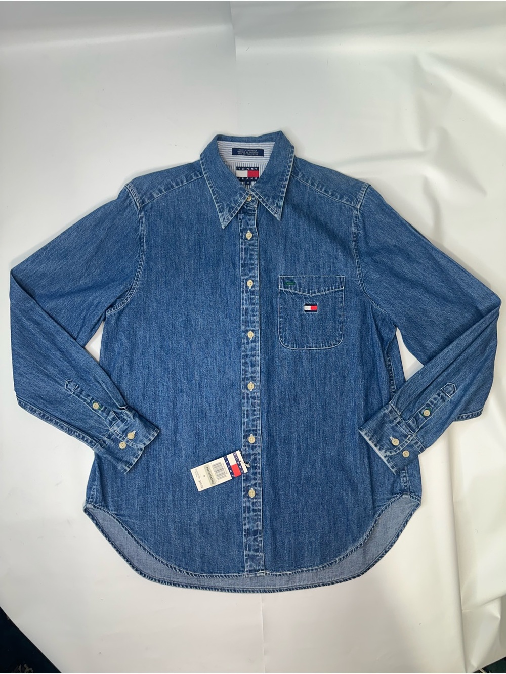 Tommy Hilfiger women’s Blue Denim Button-Up Shirt